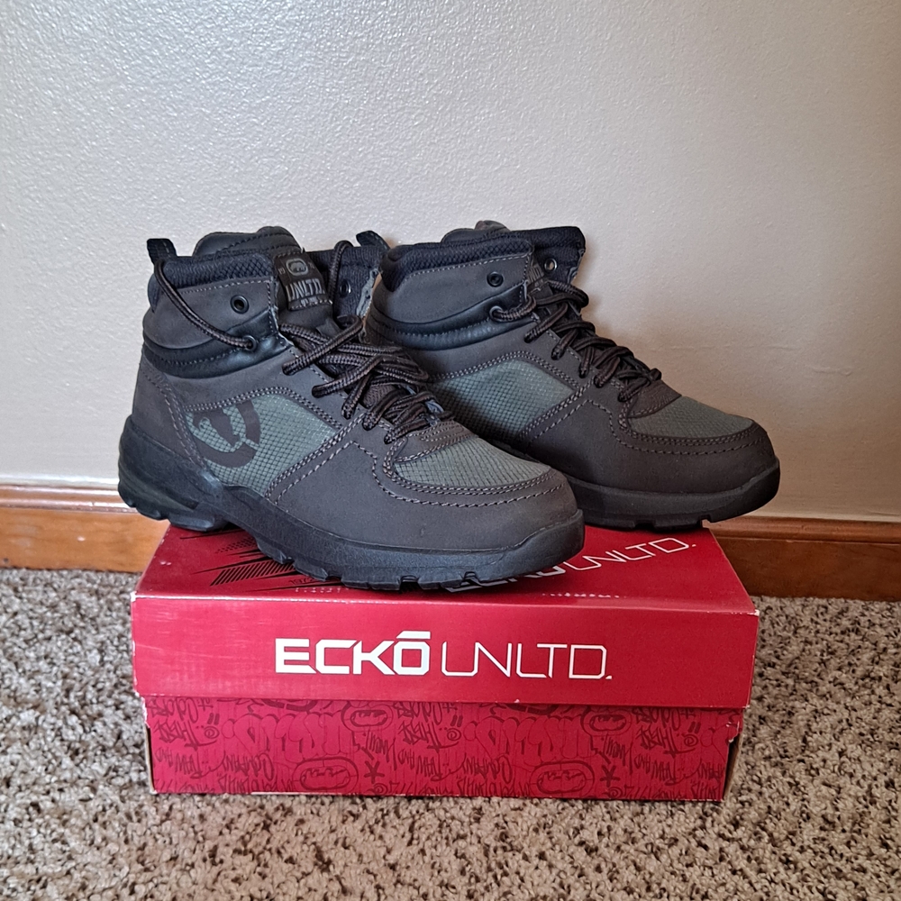 Ecko Unlimited Kids Black and Green Leather Upper Boots Size 5.5